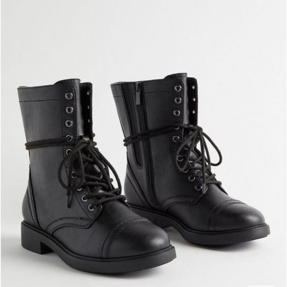 Torrid Size 8ww lace up combat boots